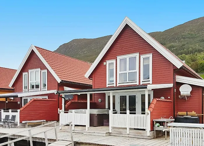 6 Person In Gursken-by Traum Ferienhaus Larsnes